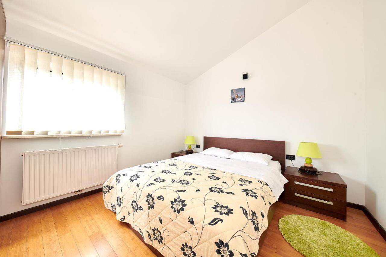 Ribarska Koliba - Stella Adria Villa Pula Exteriör bild