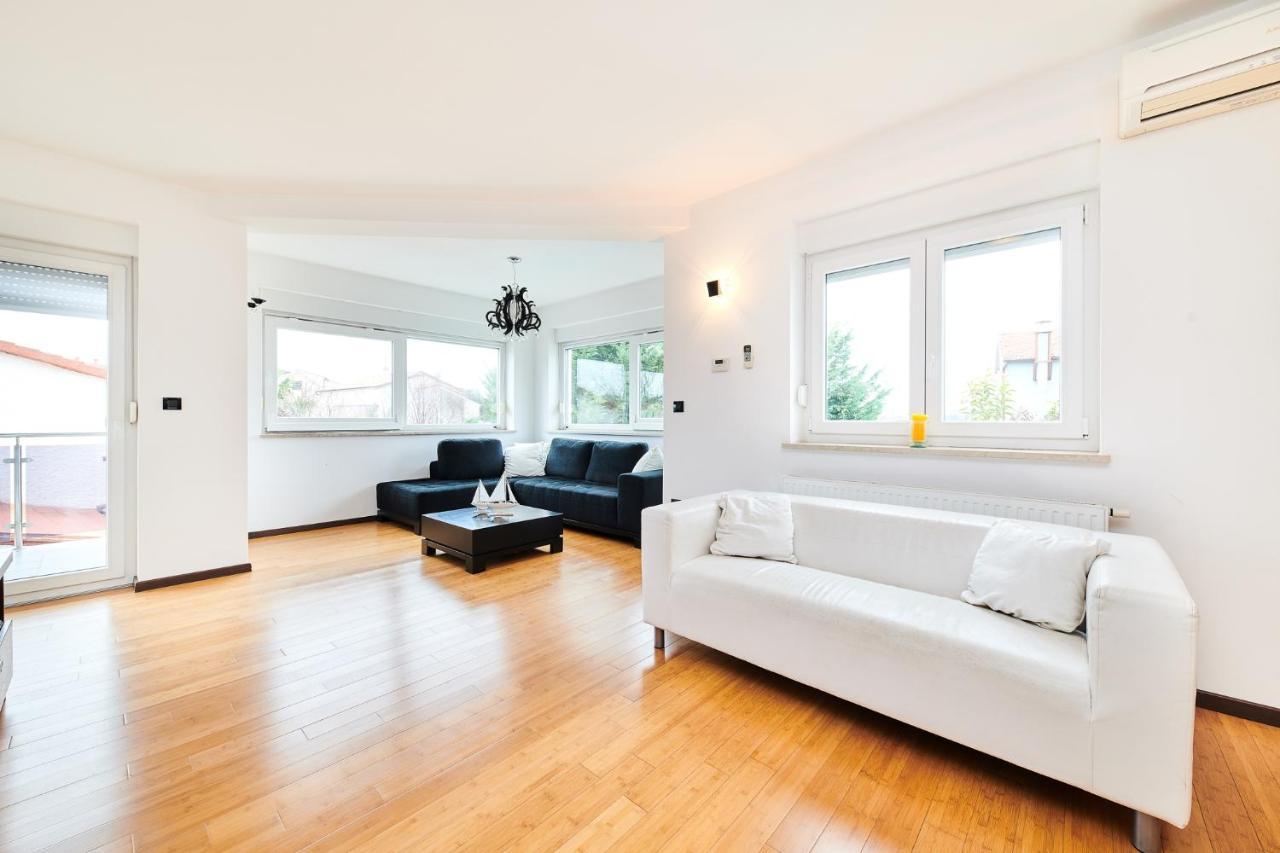 Ribarska Koliba - Stella Adria Villa Pula Exteriör bild