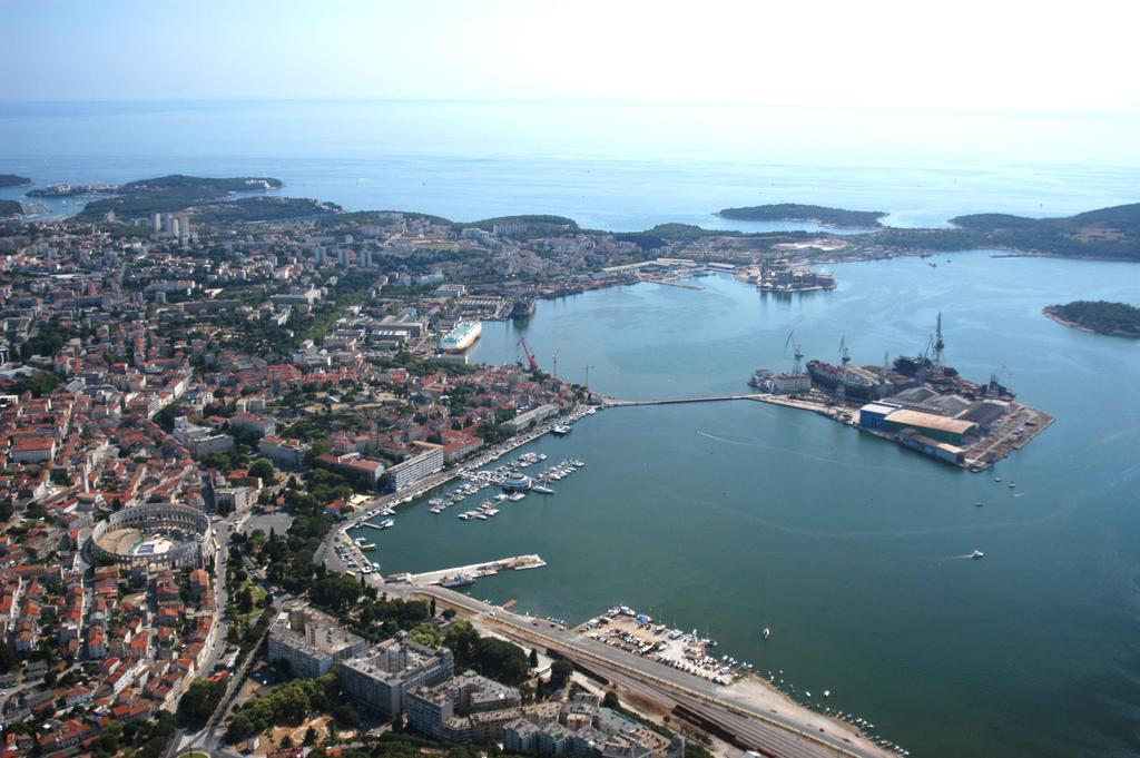 Ribarska Koliba - Stella Adria Villa Pula Exteriör bild